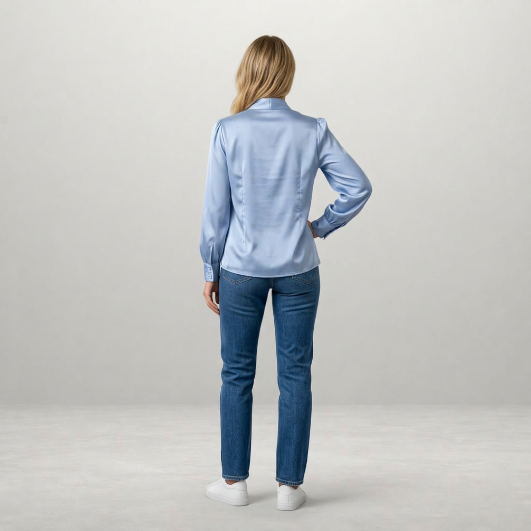 Sophie – Elegante Satijnen Strikblouse